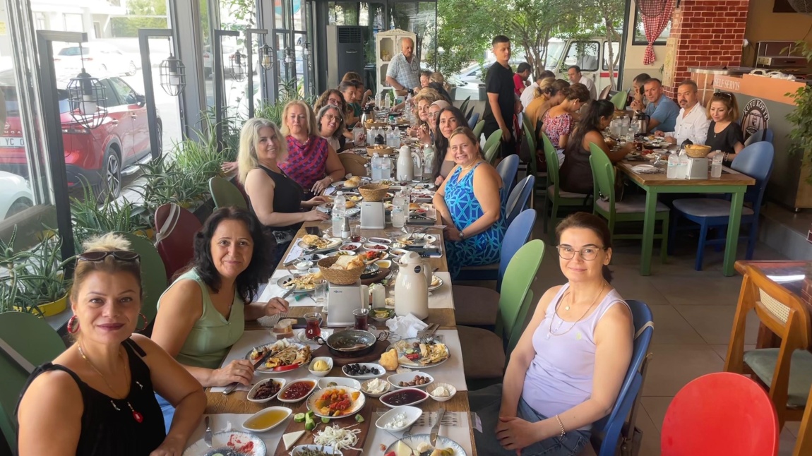 Cemil Akyüz Ortaokulunda Yeni Eğitim-Öğretim Yılı Kahvaltı Etkinliği Düzenlendi